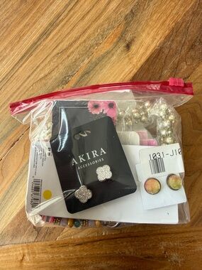AMAZING VALUE NWT Mixed Jewelry lot - Earrings, Necklaces, Gifts